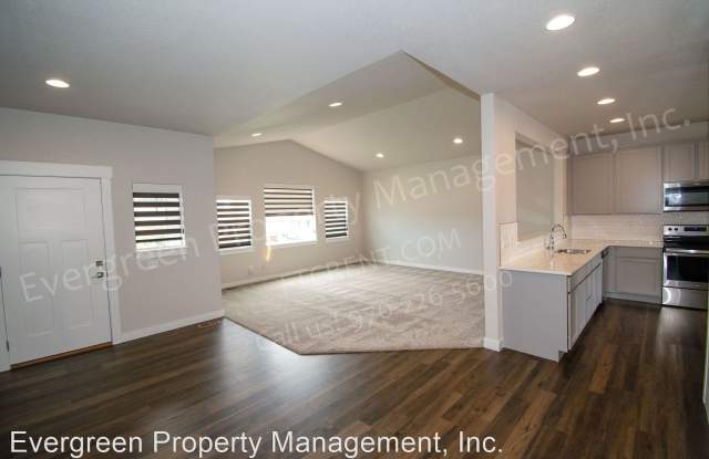 298 E Chestnut St #3 Gallery 4