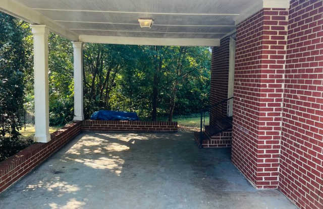 3 Bedroom Gem on Hardin Dr. off South UGA Campus! Gallery 4