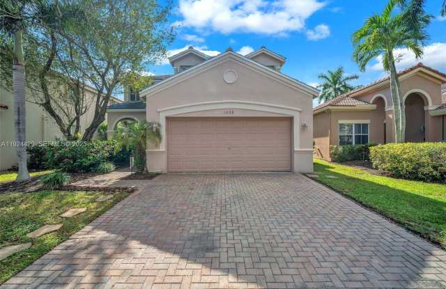 1058 Tupelo Way photos photos