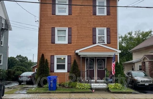 1393-1395 Main St - 1393 Main Street, Kent County, RI 02893