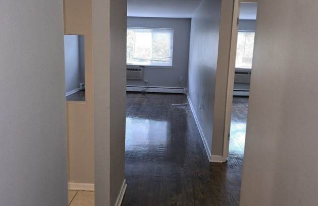 6619 N Sheridan Road Gallery 4