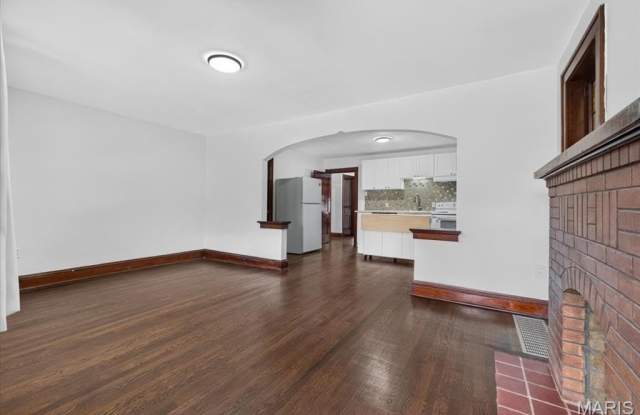 5046 Miami Street Gallery 3