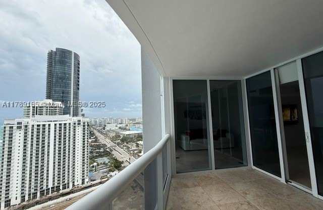 18911 Collins Ave Gallery 1