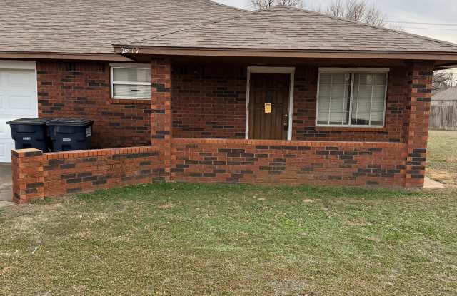 2417 East Walnut Avenue - 2417 East Walnut Avenue, Enid, OK 73701