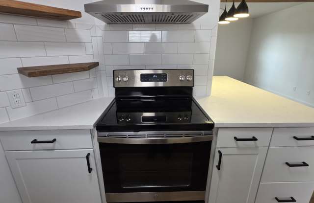 2304 Southeast Jayel Terrace - 3 Gallery 4