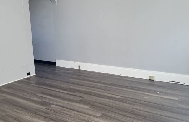 2 BEDROOM IN THE HEART OF BLOOMFIELD! Gallery 3