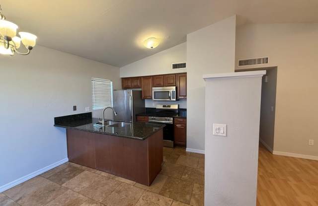 2527 S Maple Avenue photos photos