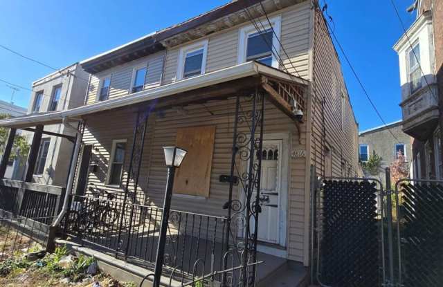 2 beds 1 bath large property with big yard photos photos