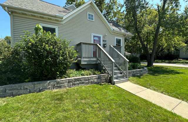 Stunning 3-Bedroom, 3-Bath Home with Luxury Features and Ample Space photos photos