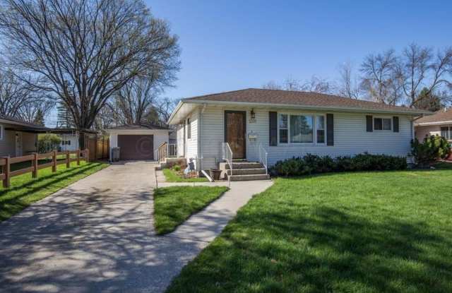 5 Bedroom Home in Moorhead photos photos