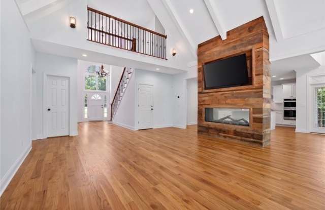 2090 Double Creek Lane Gallery 3