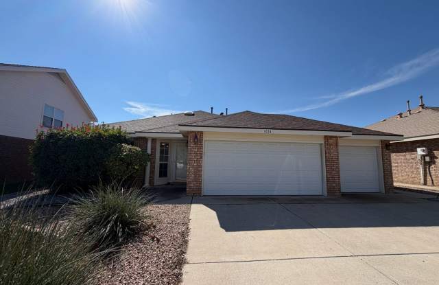 3 Bedroom Single Story home Near Paseo Del Norte Blvd NE & Rainbow Blvd NW! Gallery 1