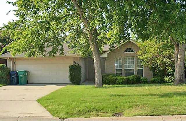Great 3 Bdrm 2 Bath Home for Lease in Denton, Tx - 2229 Lattimore Street, Denton, TX 76209
