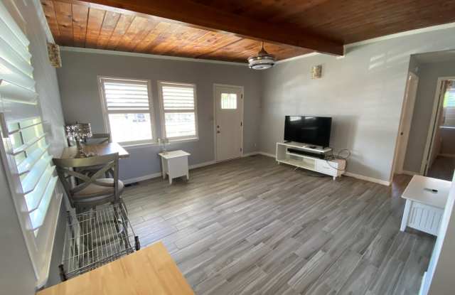505 Dolphin Drive Gallery 2