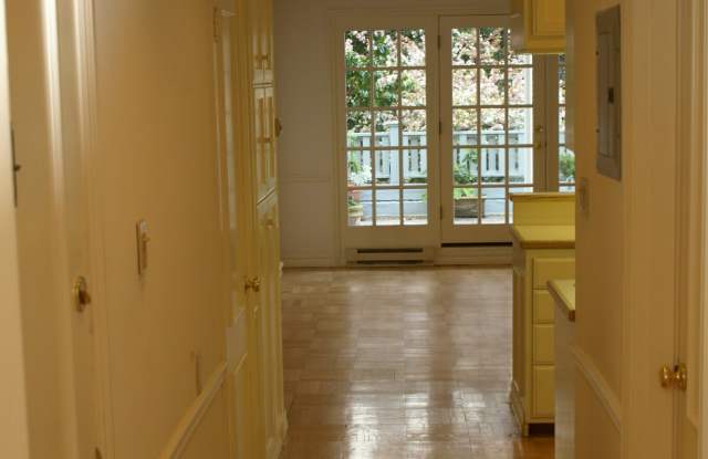 1260 Clay Street Gallery 3