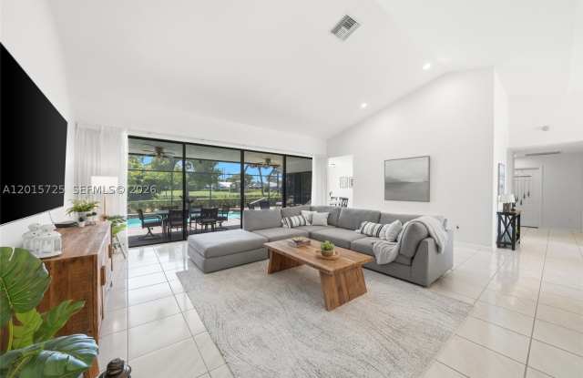 11008 Boca Woods Ln Gallery 4