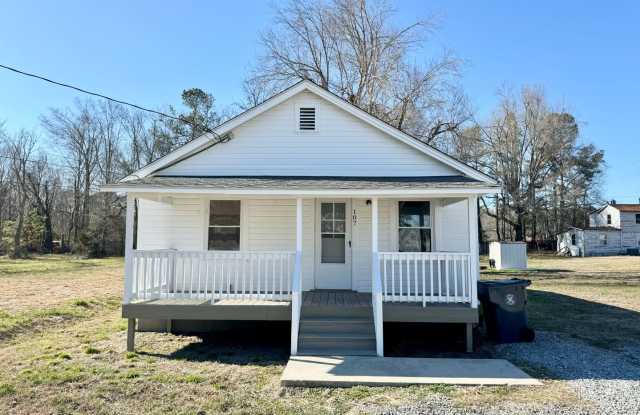 Lovely 2 Bedroom Rancher… Waiting for You to Make it Home! photos photos Lovely 2 Bedroom Rancher… Waiting for You to Make it Home! photos photos