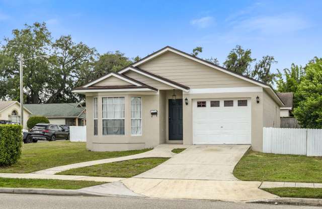 Winter Park 3 bedroom steps to shopping, dining. Gallery 4