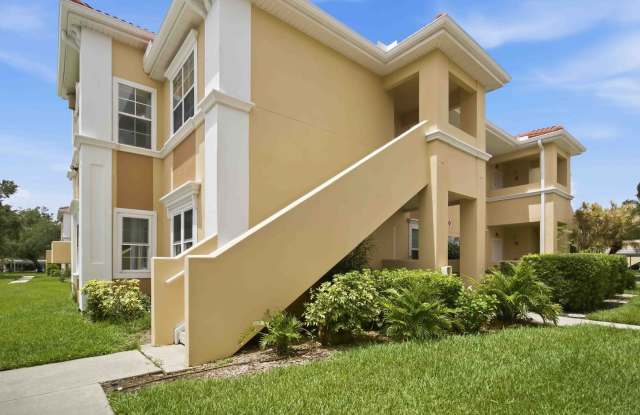 3/2 unit with beautiful water view available now for an annual lease Gallery 1