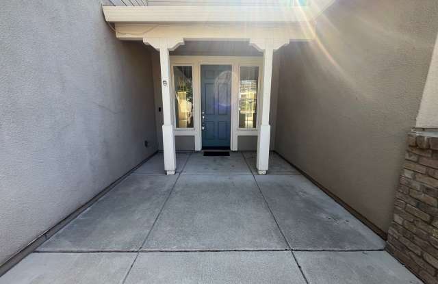 Spacious 5-Bedroom Lincoln Home with 3-Car Garage Gallery 3