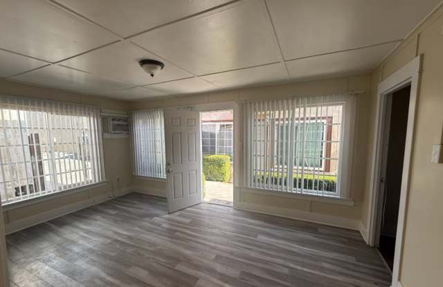 2 Bedroom 1 Bath in East Hemet! photos photos