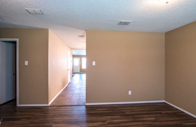 2302 Mallory Ln Gallery 4