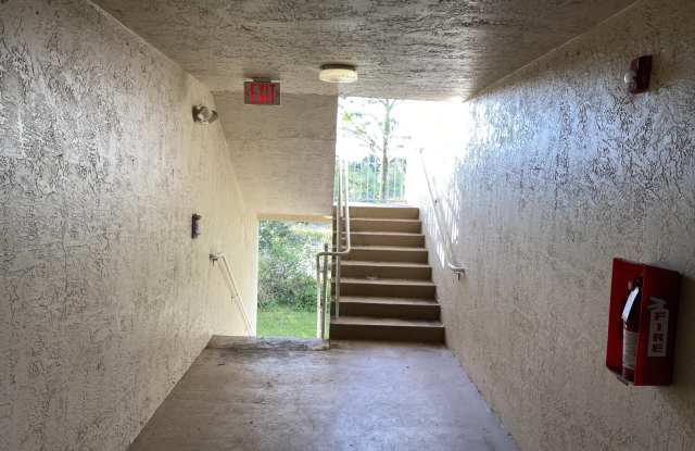 8975 Okeechobee Boulevard Gallery 3