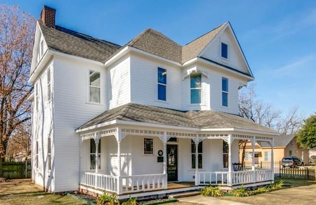709 N Dallas Street - 709 North Dallas Street, Ennis, TX 75119