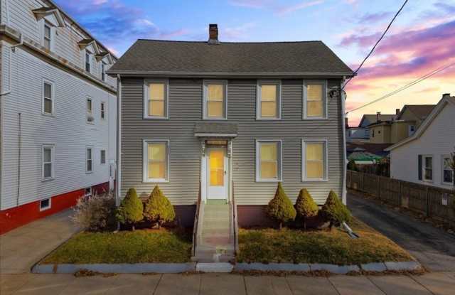 154 Summit St unit: 2 photos photos