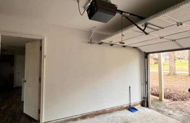 2832 Woodfield Drive Gallery 3