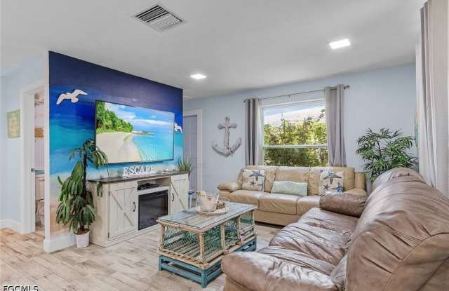 206 Cape Coral Parkway W Gallery 2