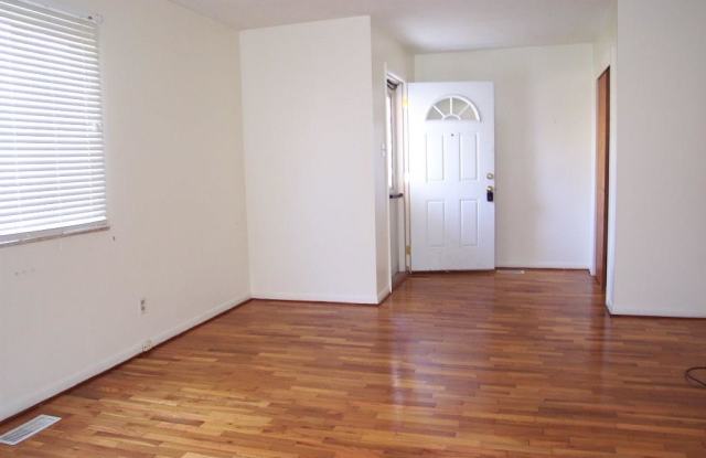 6108 Broadway Street Gallery 3