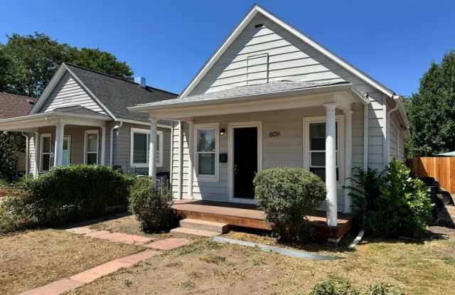 609 East Elk Place photos photos