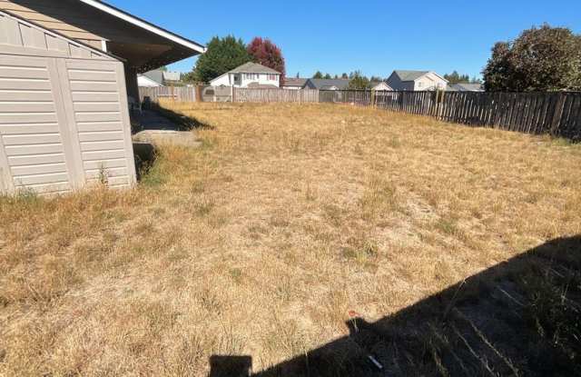 Charming Yelm Rambler with Solar, Central Air & Fenced Backyard Gallery 3