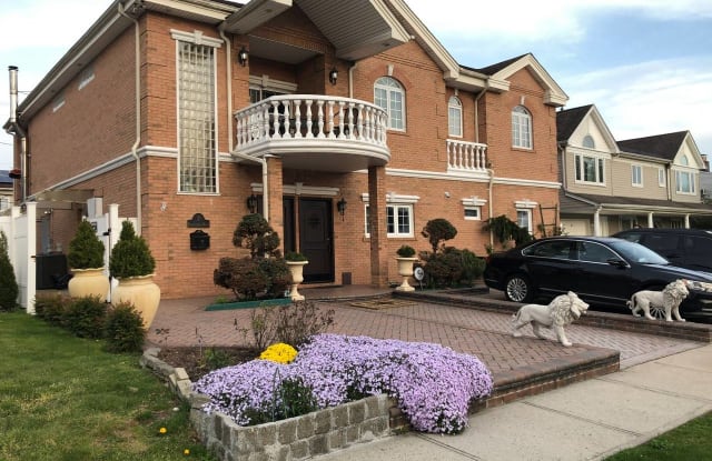 31 Kingfisher Rd - 31 Kingfisher Road, Levittown, NY 11756
