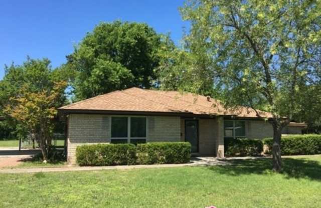 210 North Beyer Street - 210 North Beyer Street, Marion, TX 78124