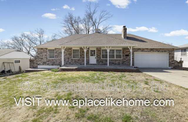 7820 Arlington Ave - 7820 Arlington Avenue, Raytown, MO 64138