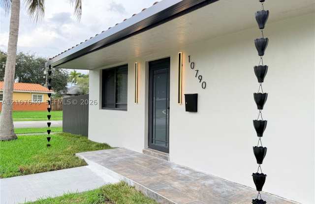 10790 SW 57th Ter Gallery 1
