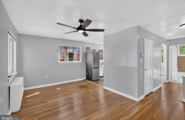 206 WEBSTER Street NE Gallery 1