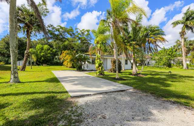 ***SINGLE FAMILY HOME ***ANNUAL***TRAIL ACRES***NO HOA***PET FRIENDLY Gallery 3