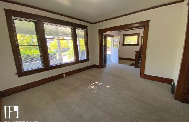 SPECIAL: First Month Rent FREE! 4 bedroom w/ bonus room in the heart of Corvallis! Gallery 4