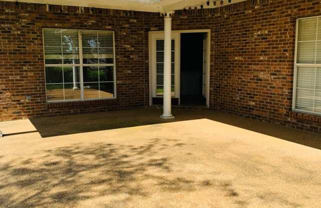 ****MOVE IN SPECIAL*******JUST REDUCED****PLUS..1st MONTHS RENT IS FREE!!**** - 184 Apple Blossom Drive, Rankin County, MS 39047