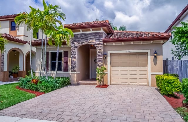 720 SE 33rd Terrace - 720 SE 33rd Terrace, Homestead, FL 33033