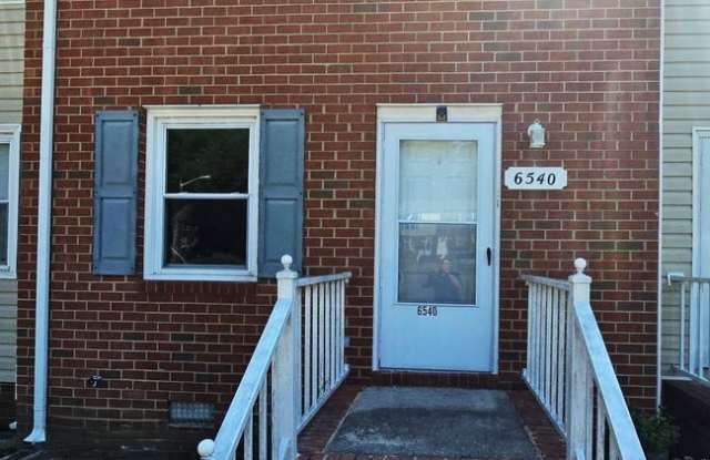 THE COMMONS TOWNHOMES Gallery 1