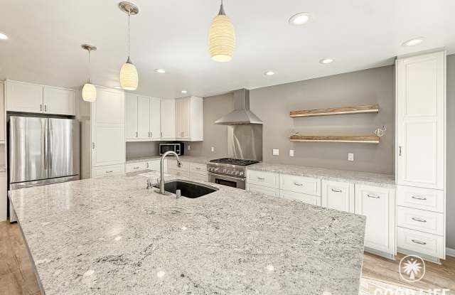 Great 4B/2BA House in San Marcos w/ AC, W/D, and Attached Garage! photos photos