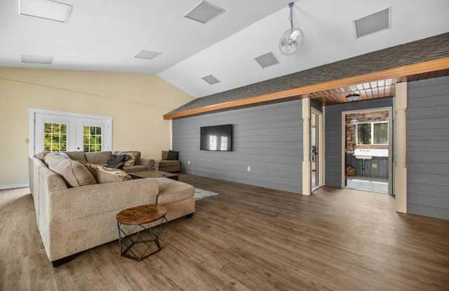 11386 US Highway 14a Gallery 1