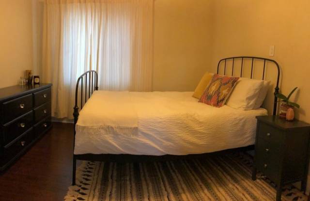 5125 South Wilton Place Gallery 3