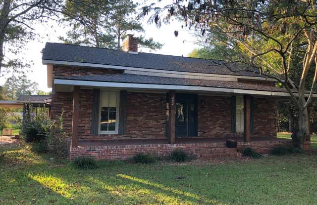 SPACIOUS THREE BEDROOM, TWO BATH HOME photos photos