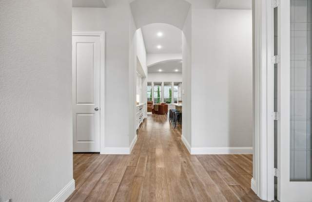 1950 Foxglen Drive Gallery 3
