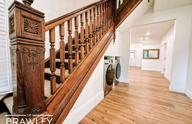 **FULLY REMODELED** (AUGUST 2027) INCREDIBLE LOCATION IU CAMPUS 6 BEDS!!! photos photos